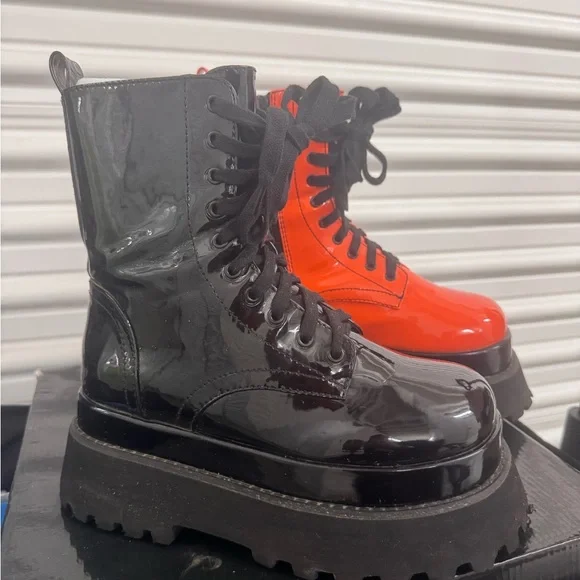 COLOR ME HAUNTED MISMATCHED BOOTS (damaged, photo shown) - Picture 3 of 11